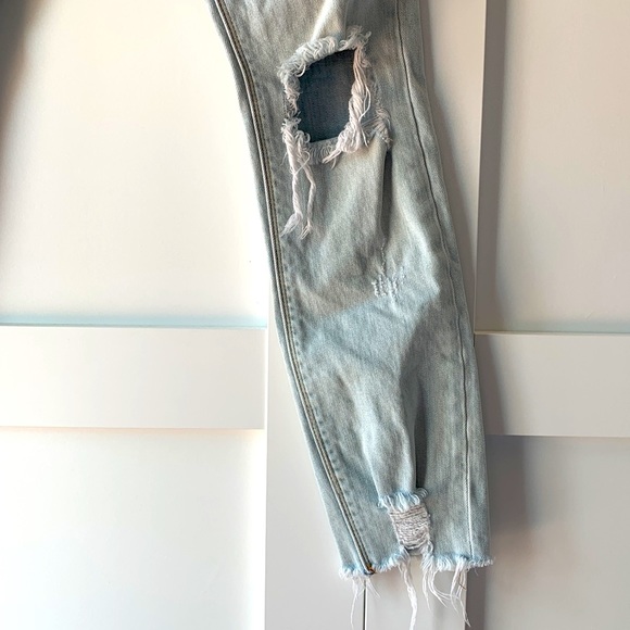 Distressed Light Wash Lucky Jeans - Picture 5 of 6